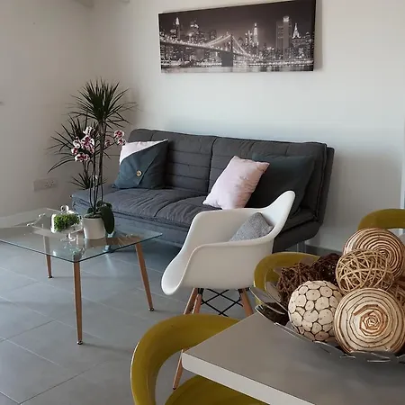 Studio Flat With Seaview *